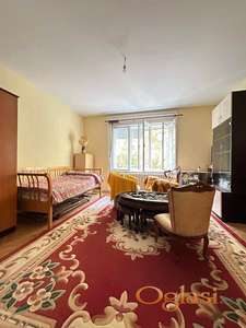 Salonski stan u Starom gradu. 93m2. Bez ulaganja. Uknižen!